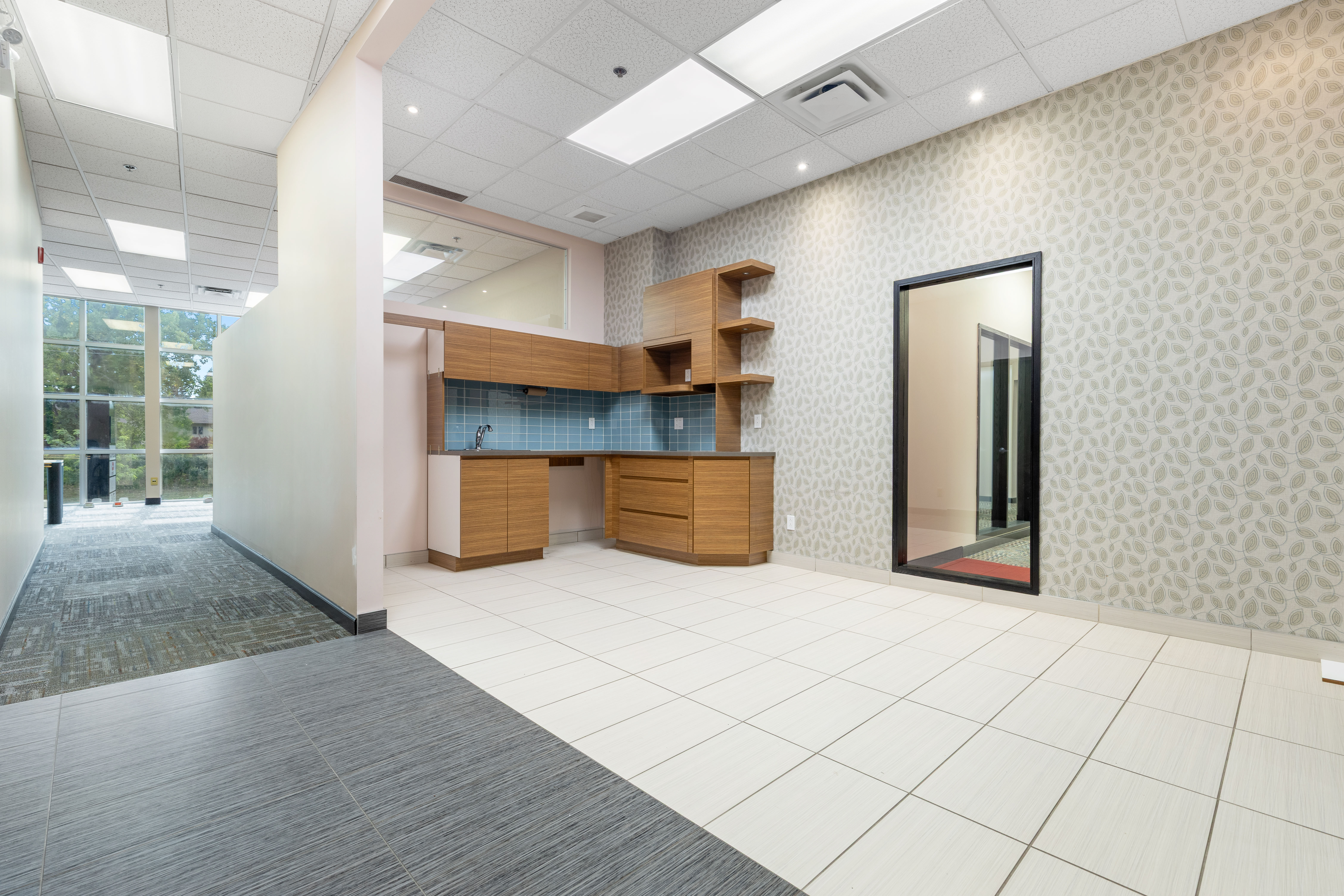 17877 Jean Paul Vincent Local 0877-200 Longueuil.jpg